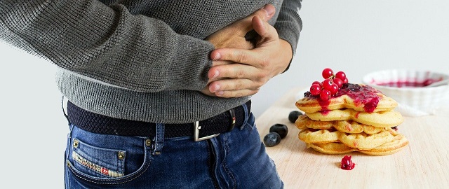 Ne mangez pas trop car vos aliments sont digérés avec du retard et que votre ventre gonfle et devient douloureux